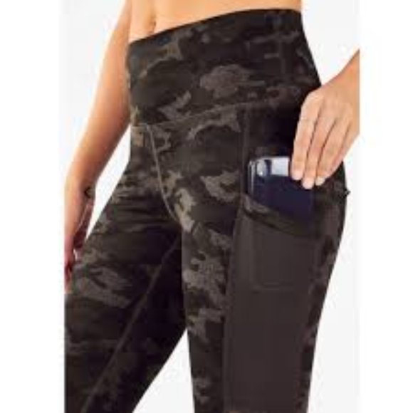 Fabletics Pants - Fabletics On the Go High Waist Camo Leggings ( M )